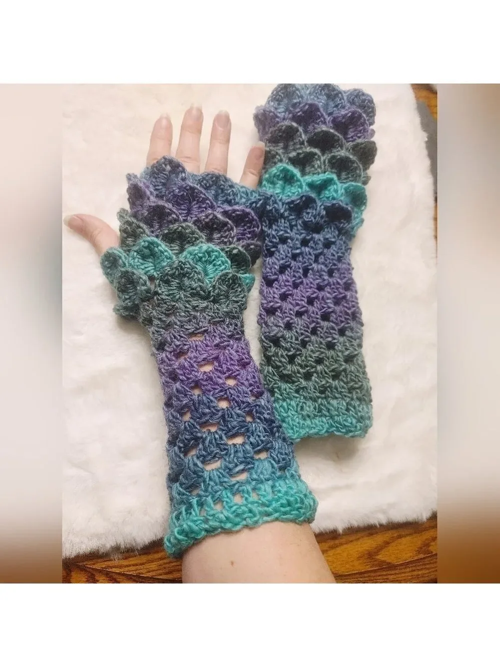 Just in! Handmade Dragonscale Fingerless Texting Gloves/Armwarmers Purple/Teal